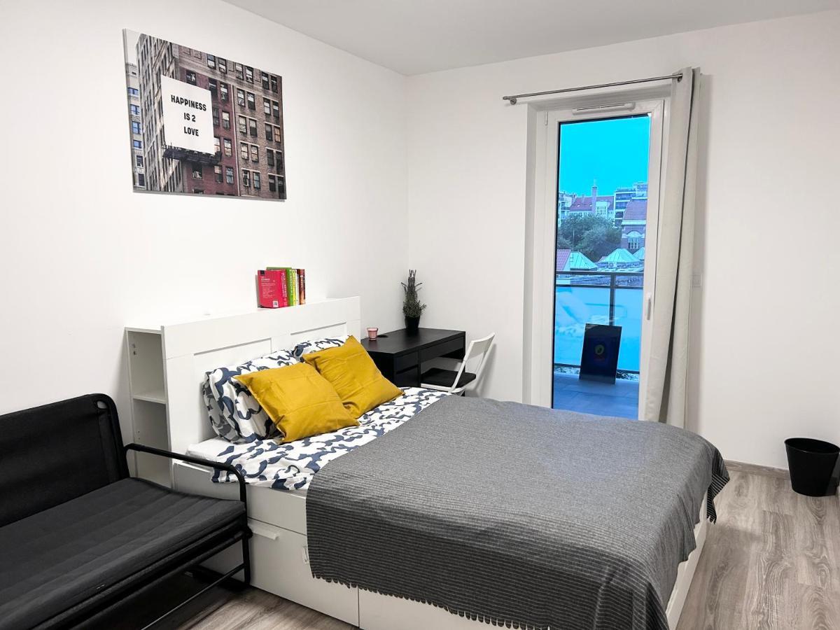 Downtown Family Haven: Modern 3BR with Balcony and Parking Apartment Budapest Exterior photo