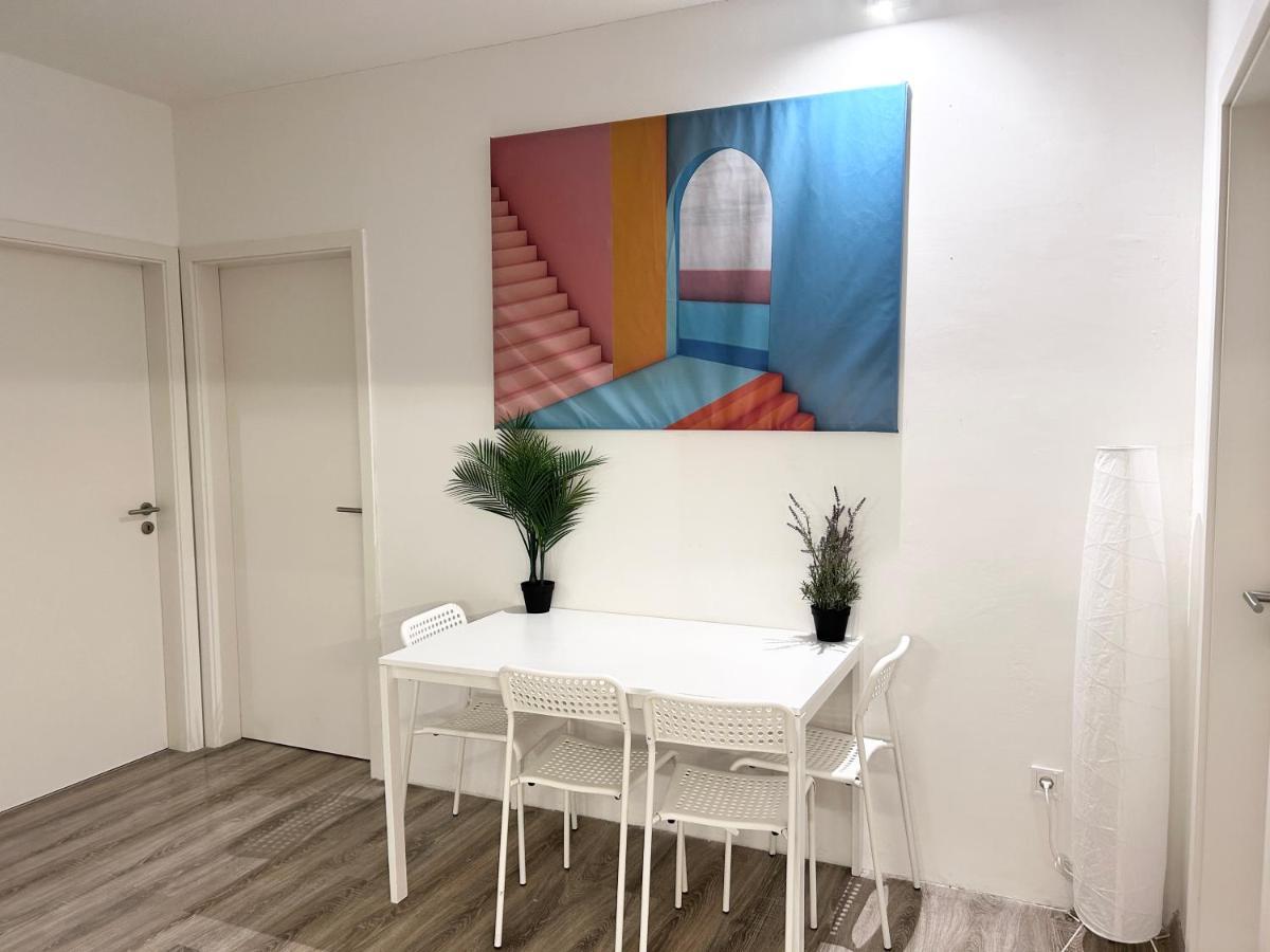 Downtown Family Haven: Modern 3BR with Balcony and Parking Apartment Budapest Exterior photo