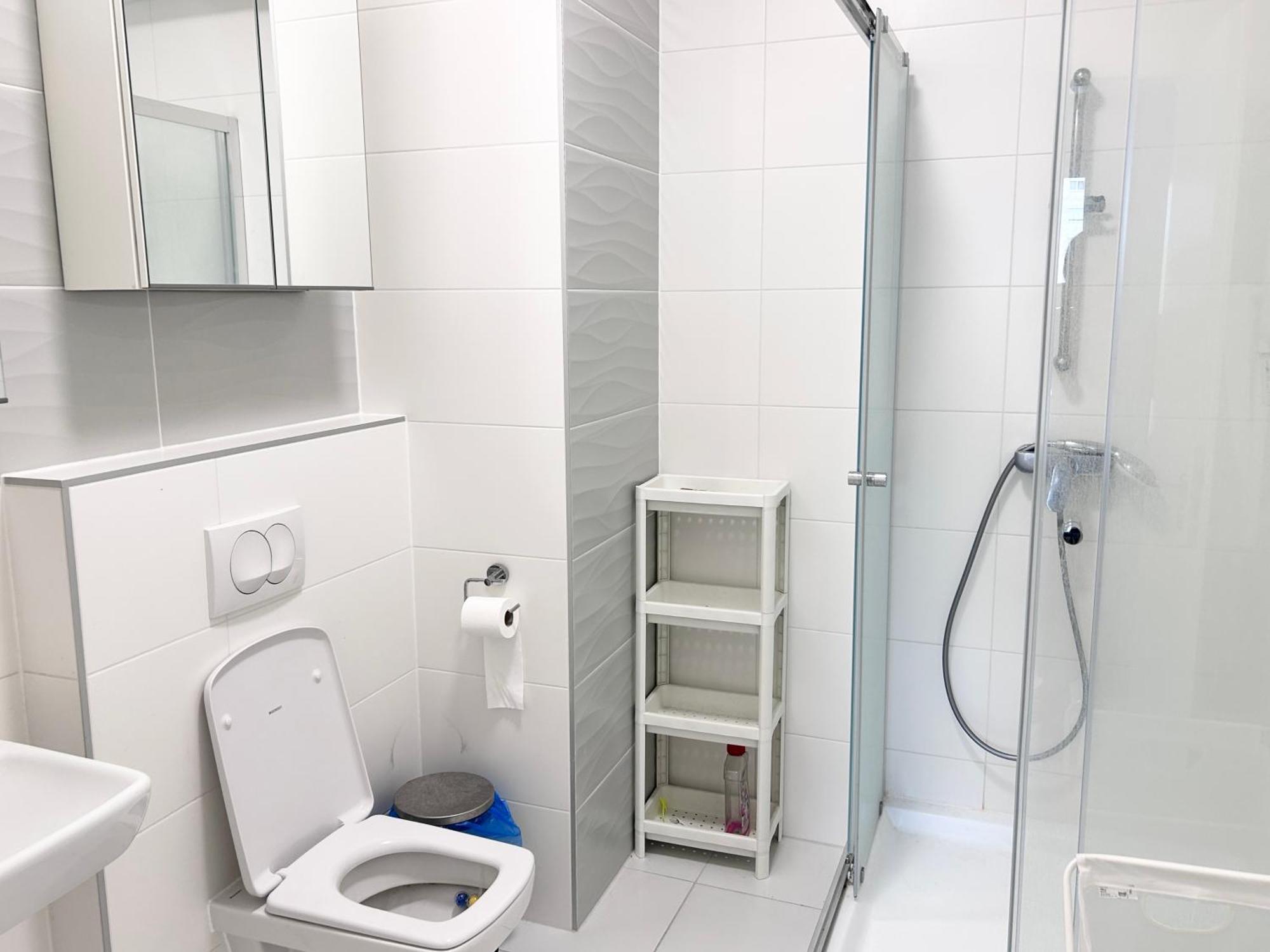Downtown Family Haven: Modern 3BR with Balcony and Parking Apartment Budapest Exterior photo